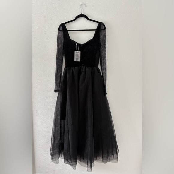 Elegant Black Long Sleeve Dress - Picture 4 of 7